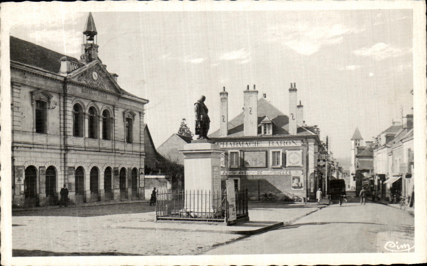 CPA La Haye Descartes Place de l Hotel de Ville