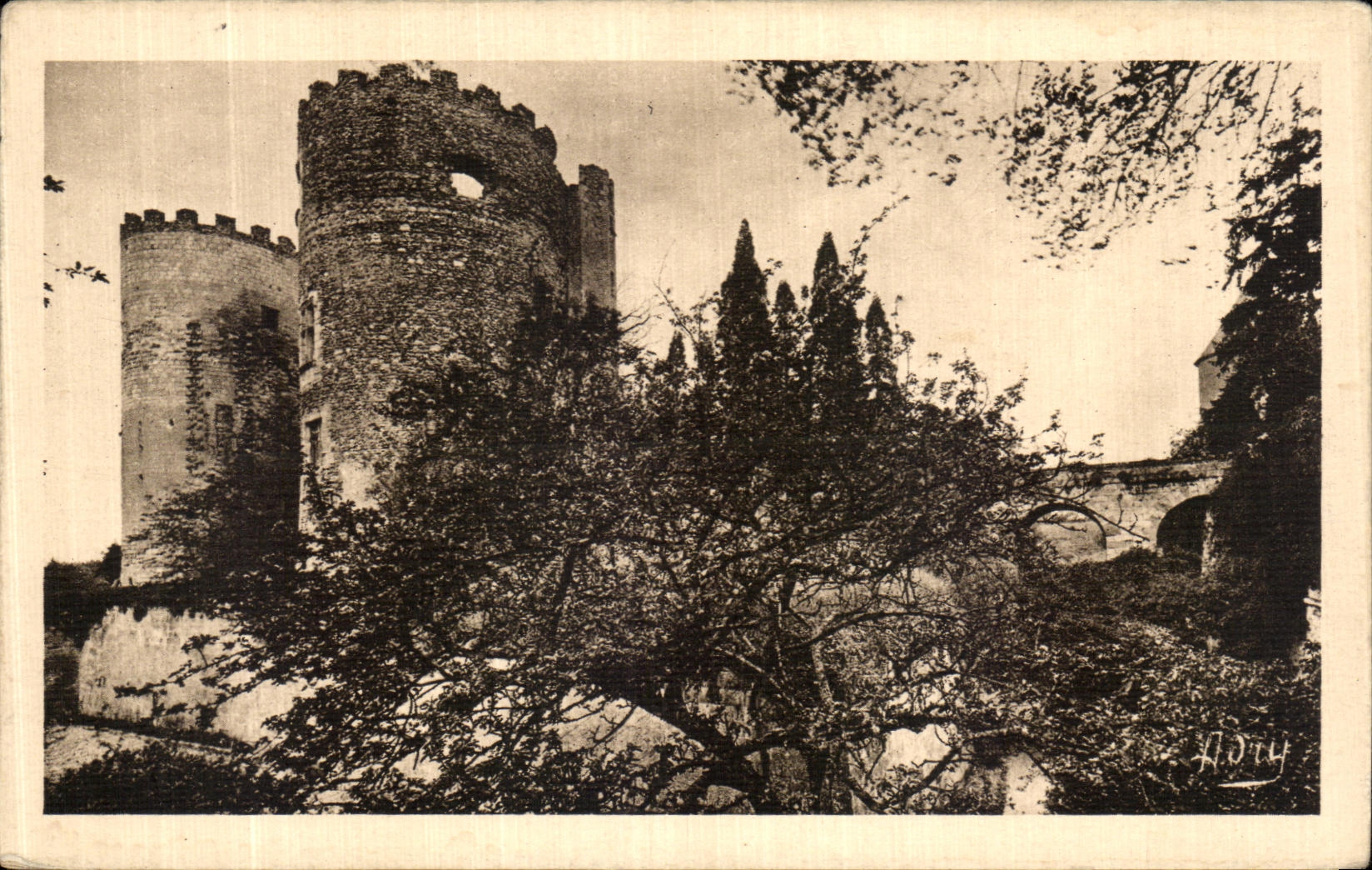 CPA Les Chateaux De La Loire Les Douves du Chateau de Cinq Mars
