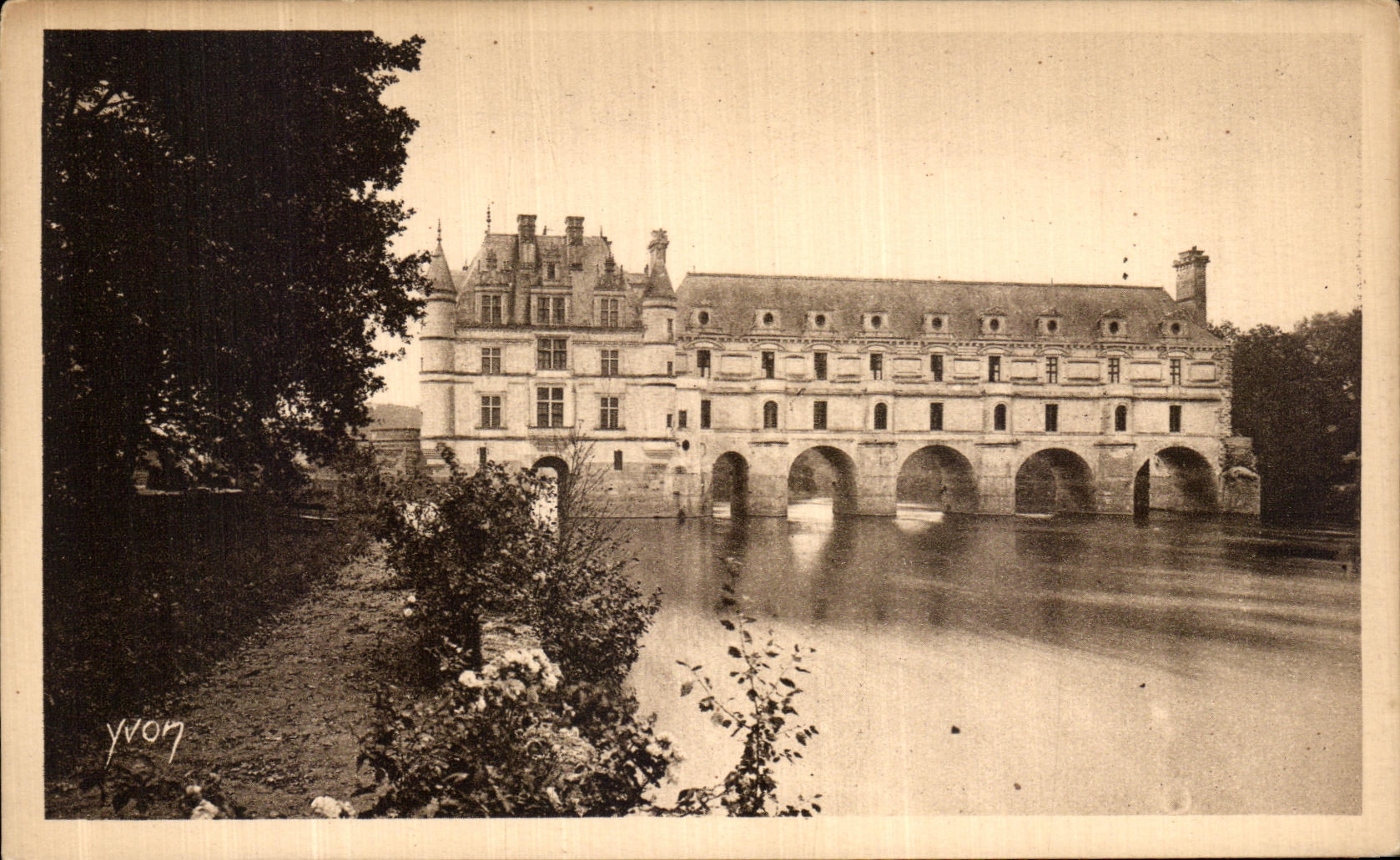 Ataque frontal de Castle De Chenonceaux Western de la POSTAL de la VENDIMIA