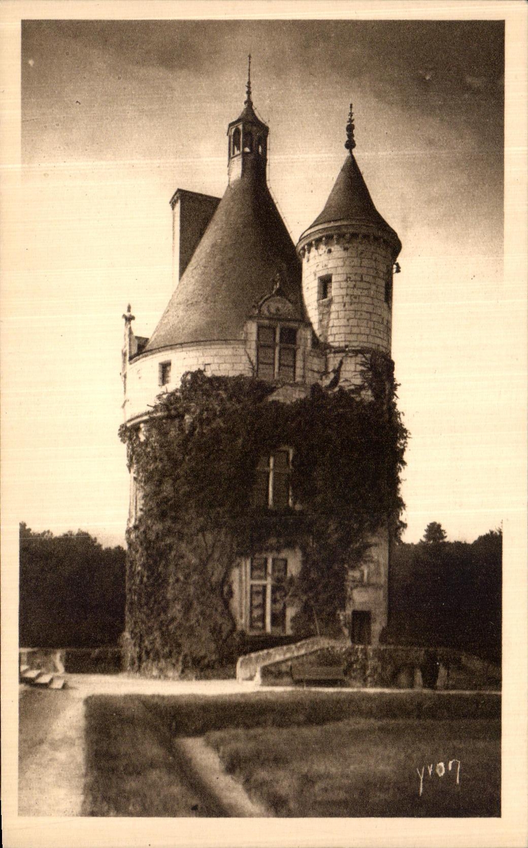 VINTAGE POSTCARD Chenonceaux the Castle Turn Of Margues