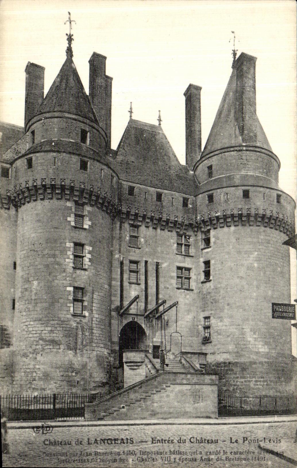 CPA Chateau de Langeais Entree du Chateau Le pont Levis