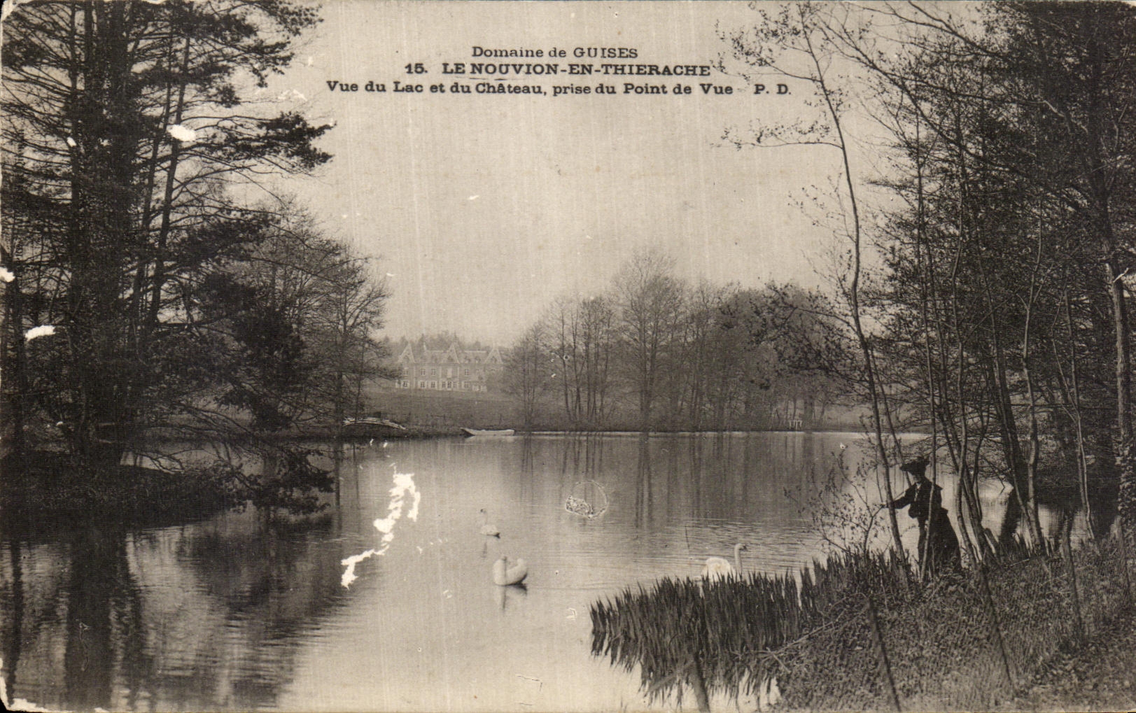 CPA Domaine de Guises Le Nouvion En Thierache Vue du Lac et du Chateau Prise du point de Vue Cygnes