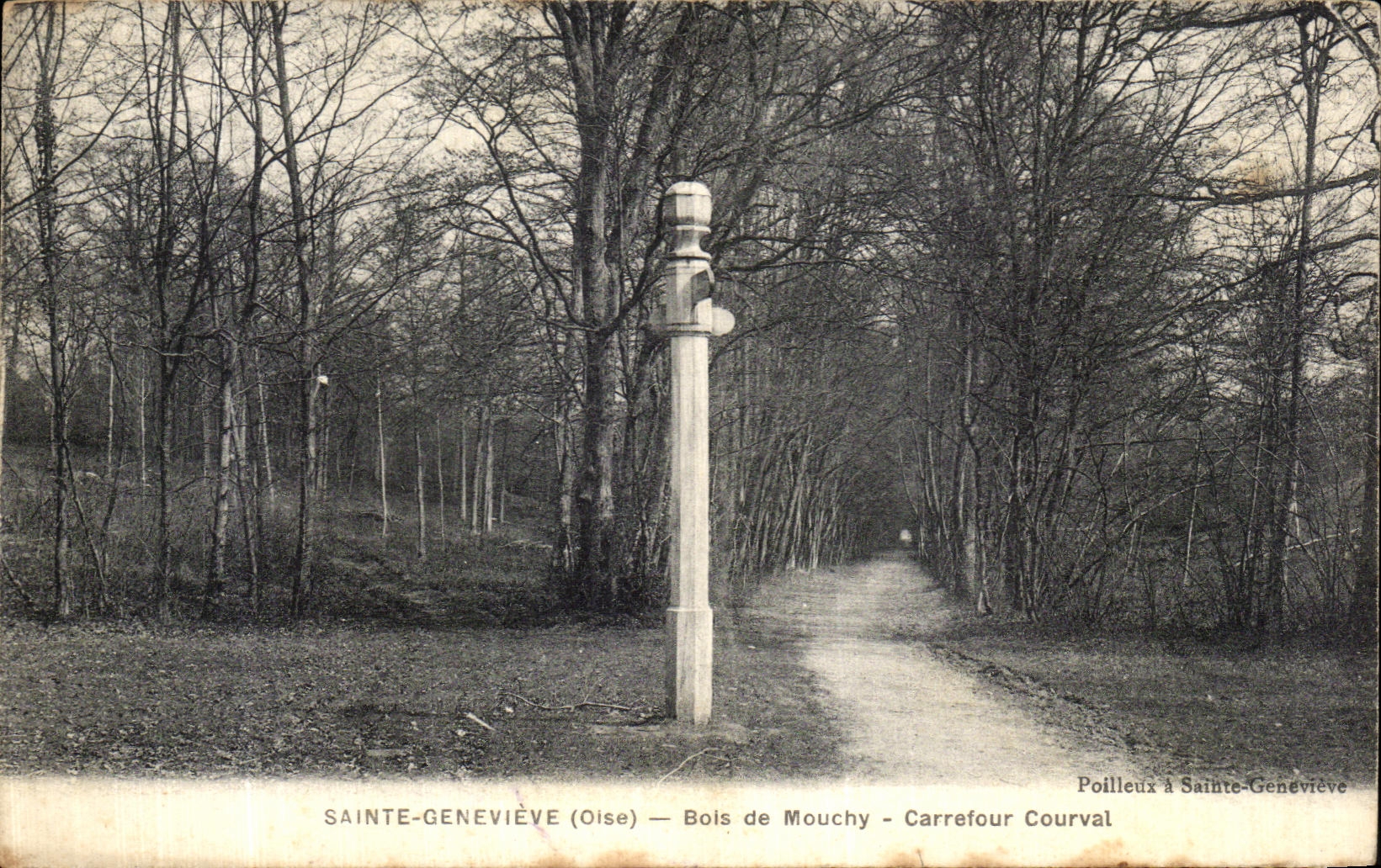 CPA Sainte Genevieve Bois de Mouchy Carrefour Courval