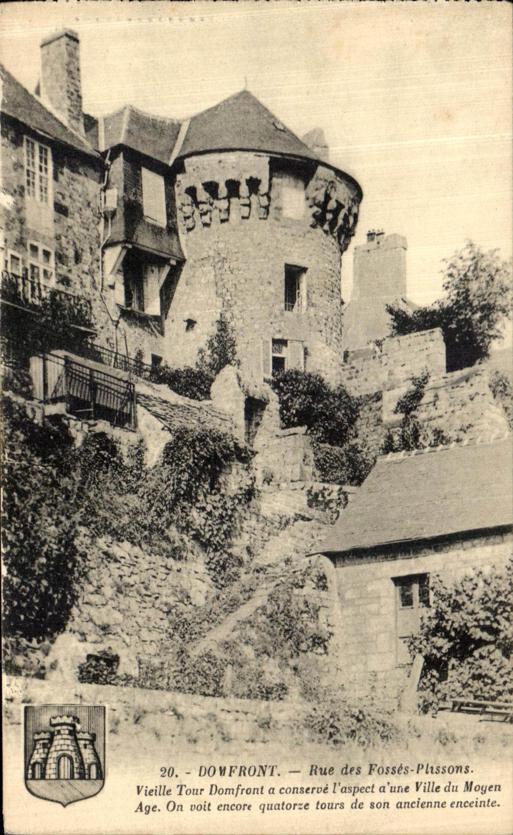 La ruda de Domfront de la POSTAL de la VENDIMIA de los hoyos nos dejo doblar la torre vieja de Domfront