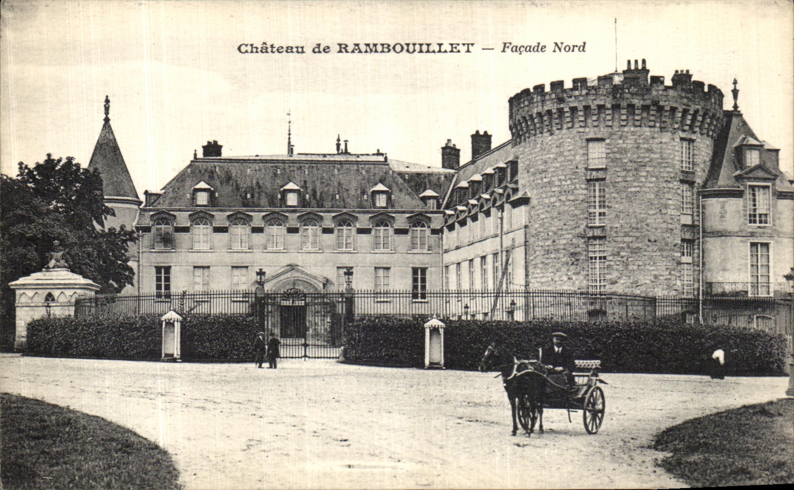 VINTAGE POSTCARD Castle of Northern Rambouillet Frontage