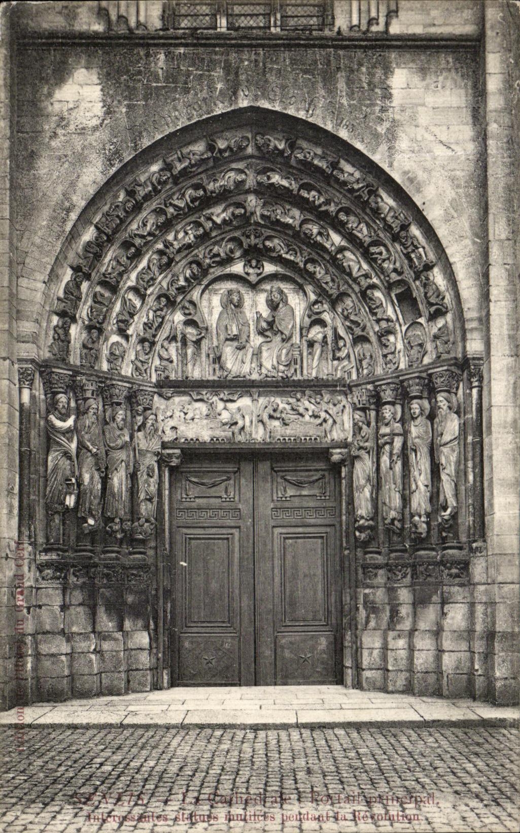 VINTAGE POSTCARD Senlis the cathedral central Gate