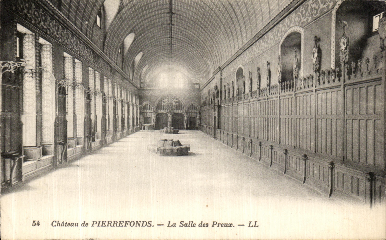 CPA Pierrefonds Le Chateau La Salle des Preux