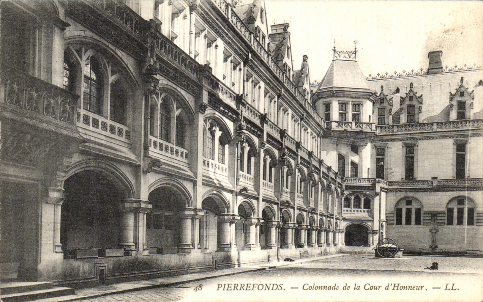 CPA Pierrefonds Colonnade de la Cour d Honneur