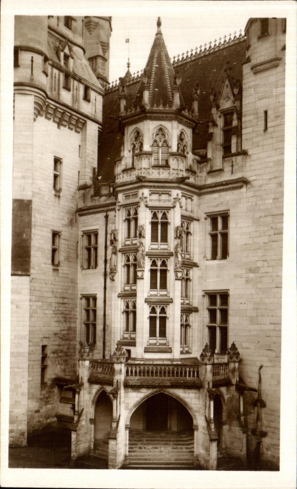 CPA Pierrefonds L Escalier d honneur