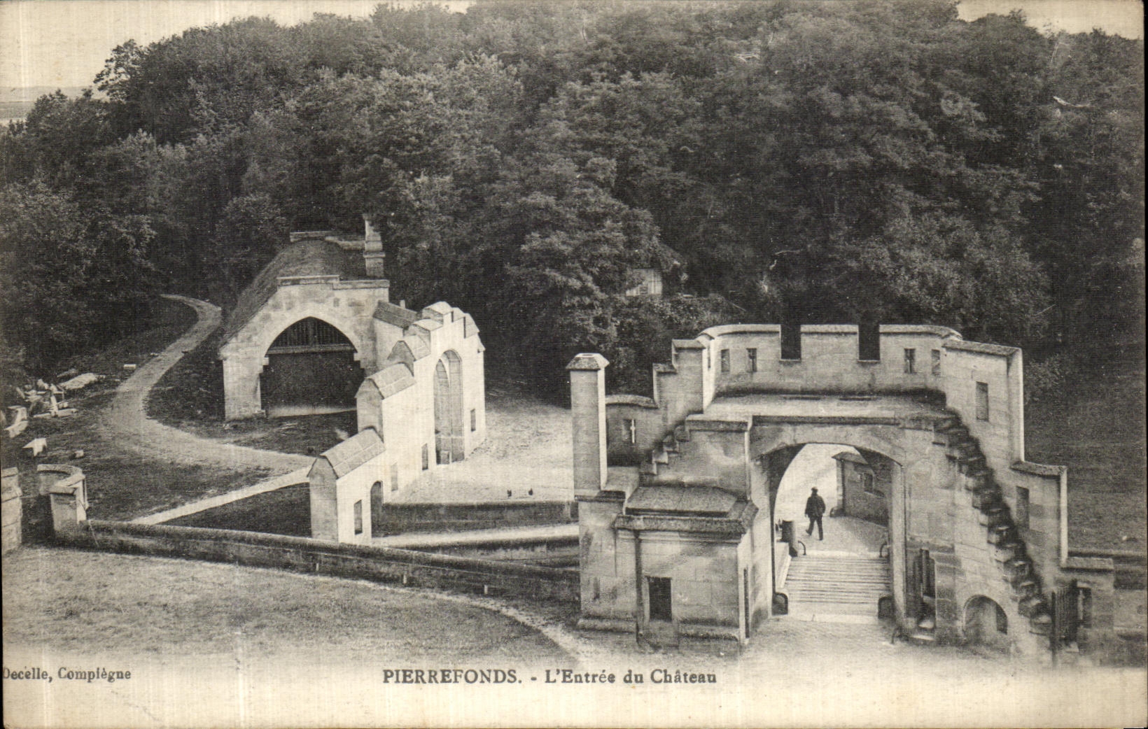 CPA Pierrefonds L Entree du Chateau