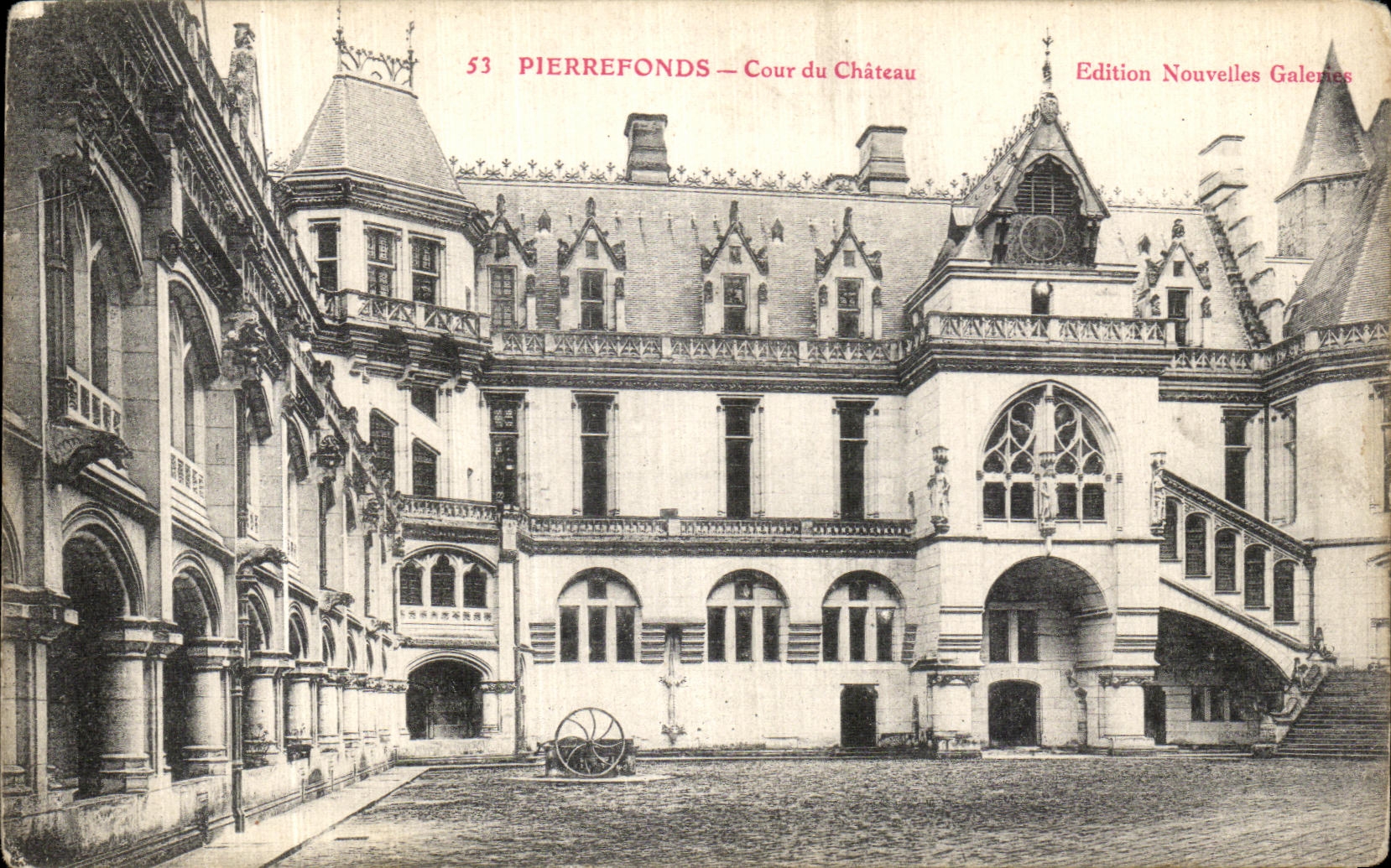 CPA Pierrefonds Cour du Chateau