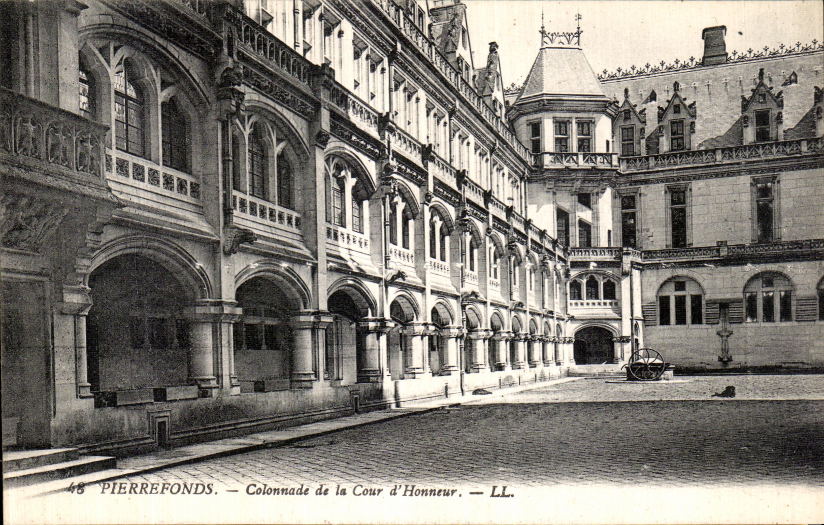 CPA Pierrefonds Colonnade de la Cour d Honneur