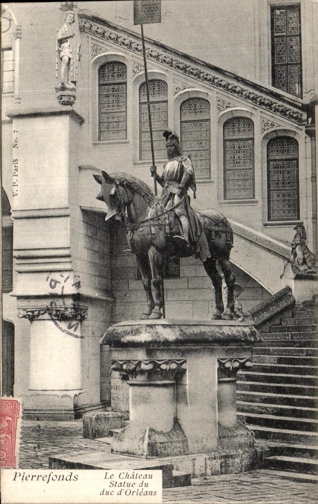 CPA Pierrefonds Le Chateau Statue du duc d Orleans