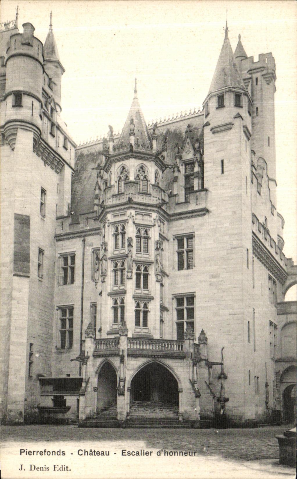 CPA Pierrefonds Chateau Escalier d Honneur
