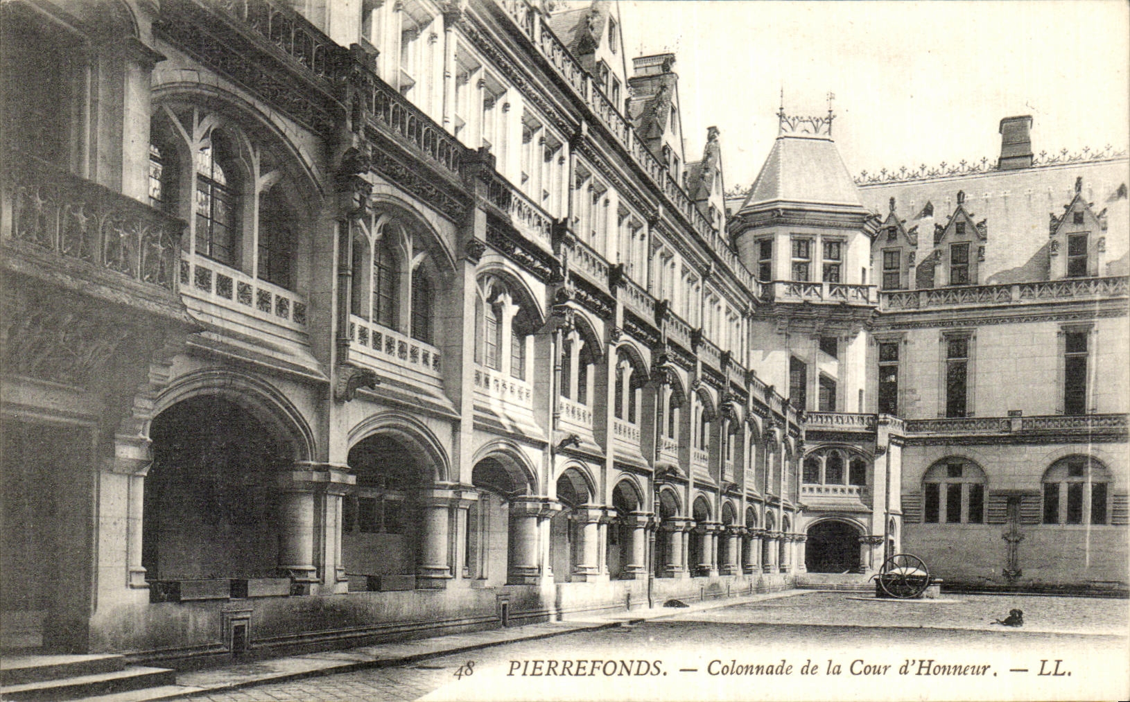 CPA Pierrefonds Colonnade de la Cour d Honneur