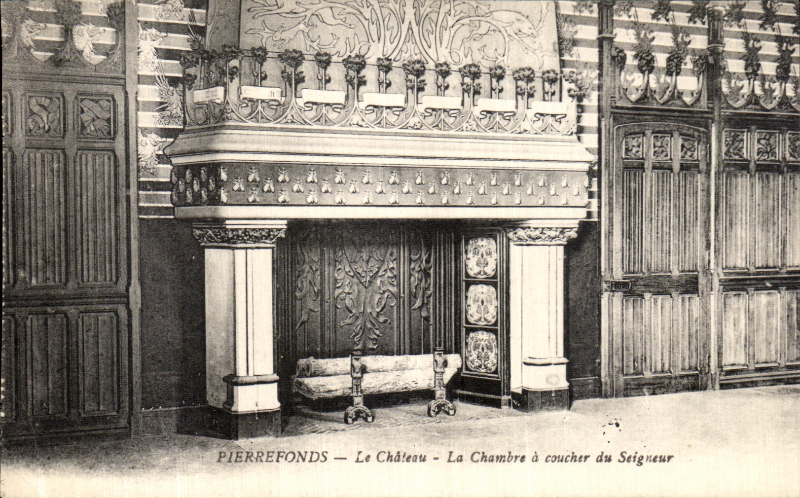 CPA Pierrefonds La Chateau La Chambre a Coucher du Seigneur