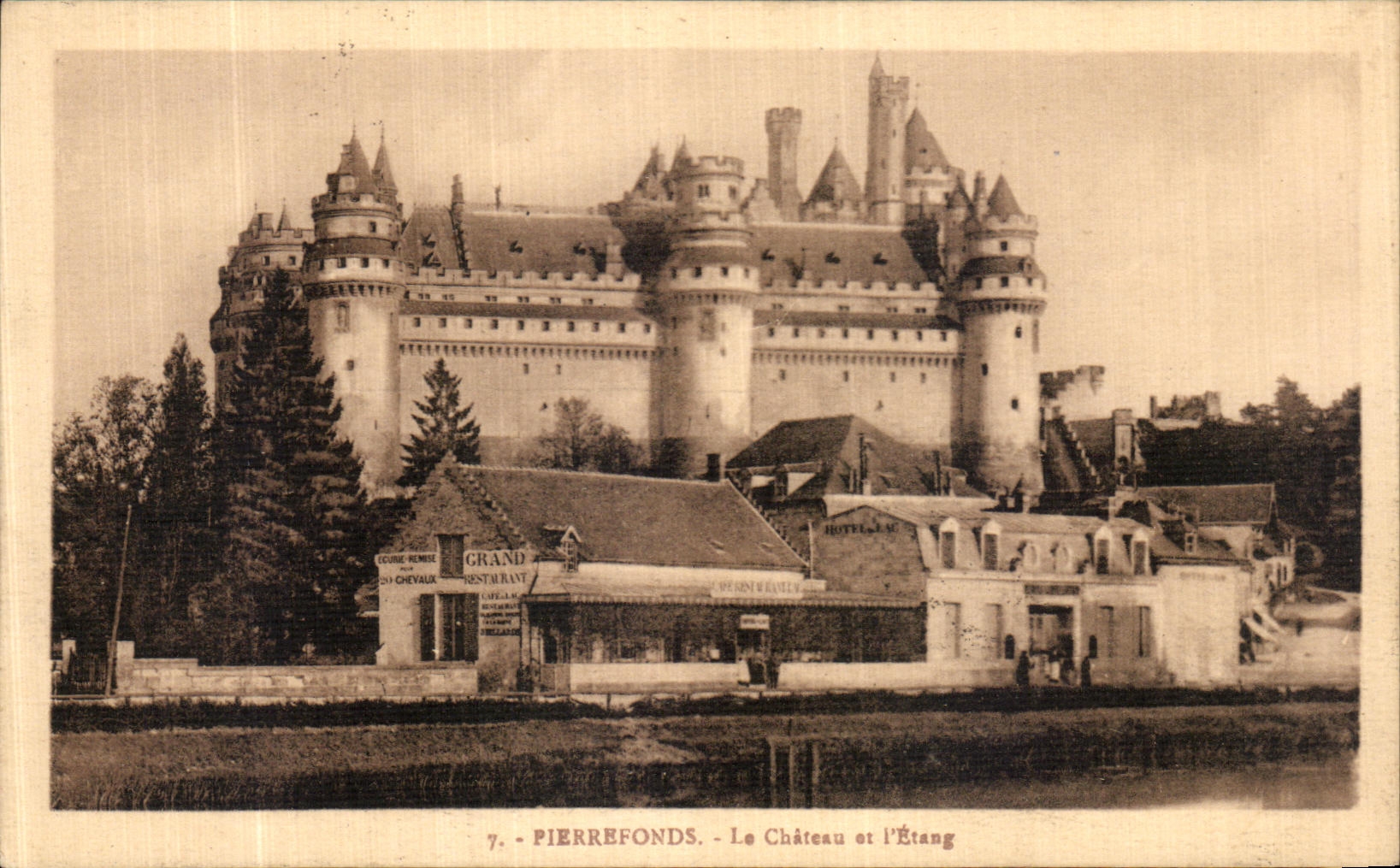 CPA Pierrefonds Le Chateau et L Etang Restaurant