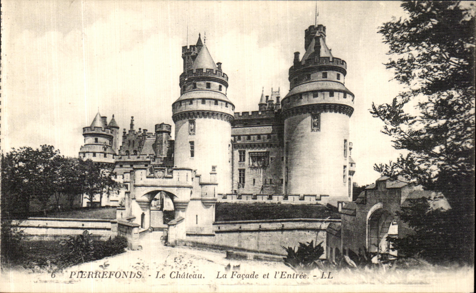 CPA Pierrefonds Le Chateau La Facade et l Entree