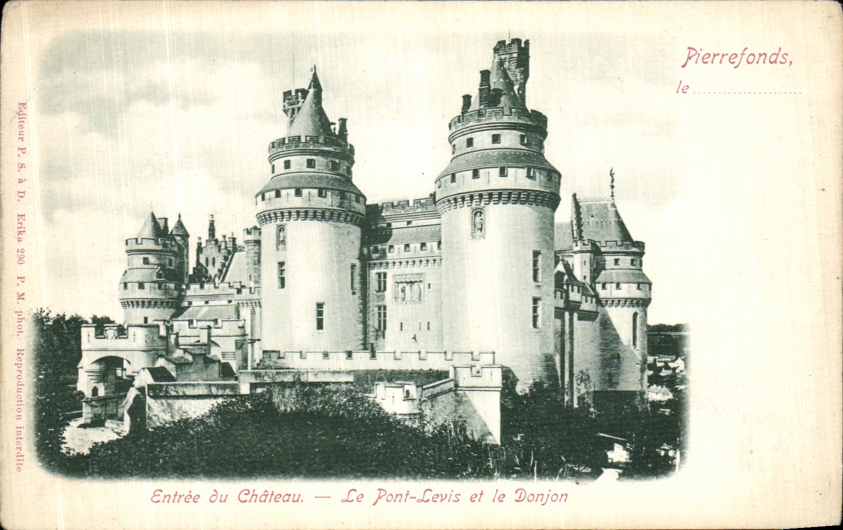 CPA Chateau de Pierrefonds Entree du Chateau Le Pont Levis et le Donjon