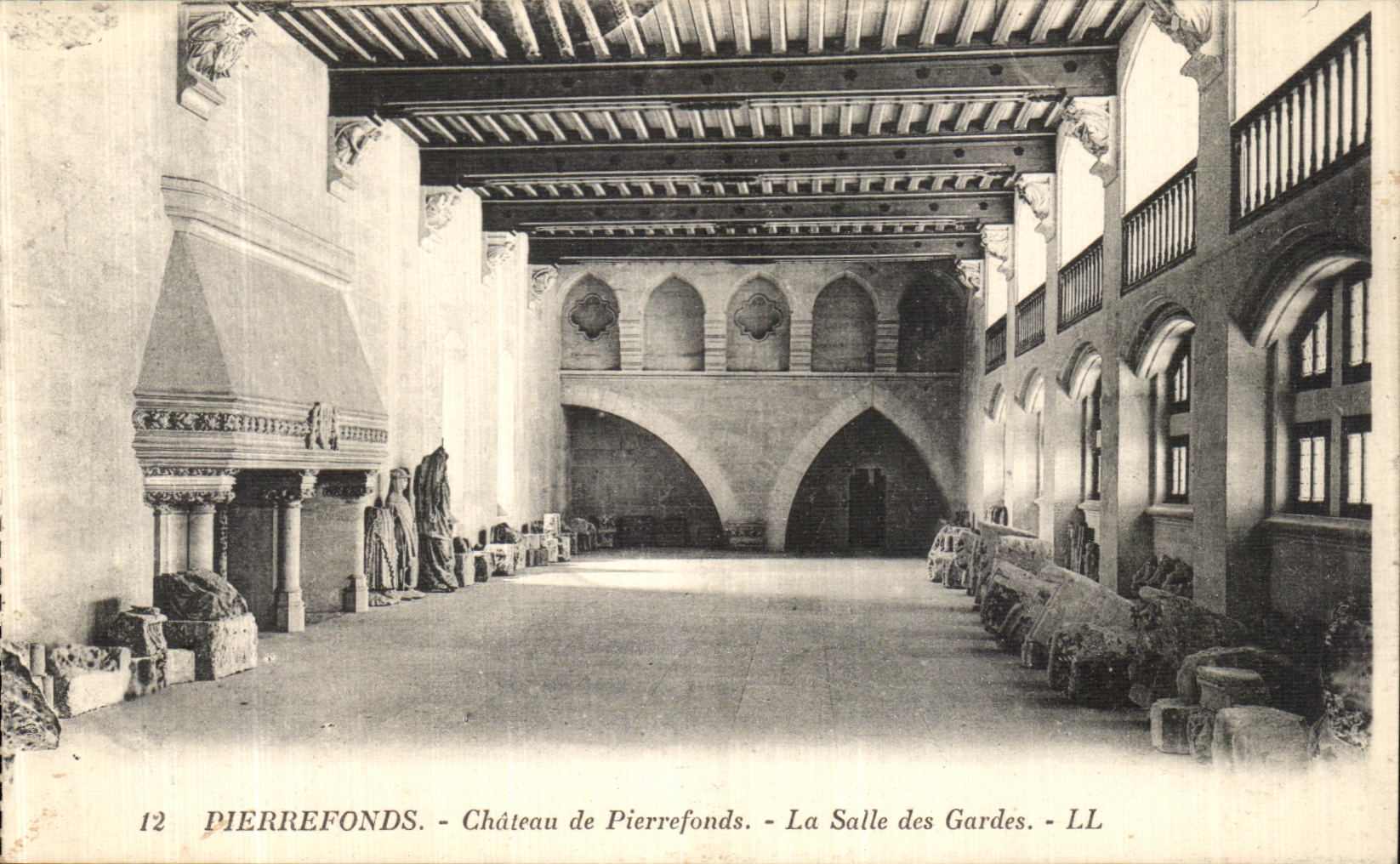 CPA Pierrefonds Le Chateau de Pierrefonds La Salle des Gardes