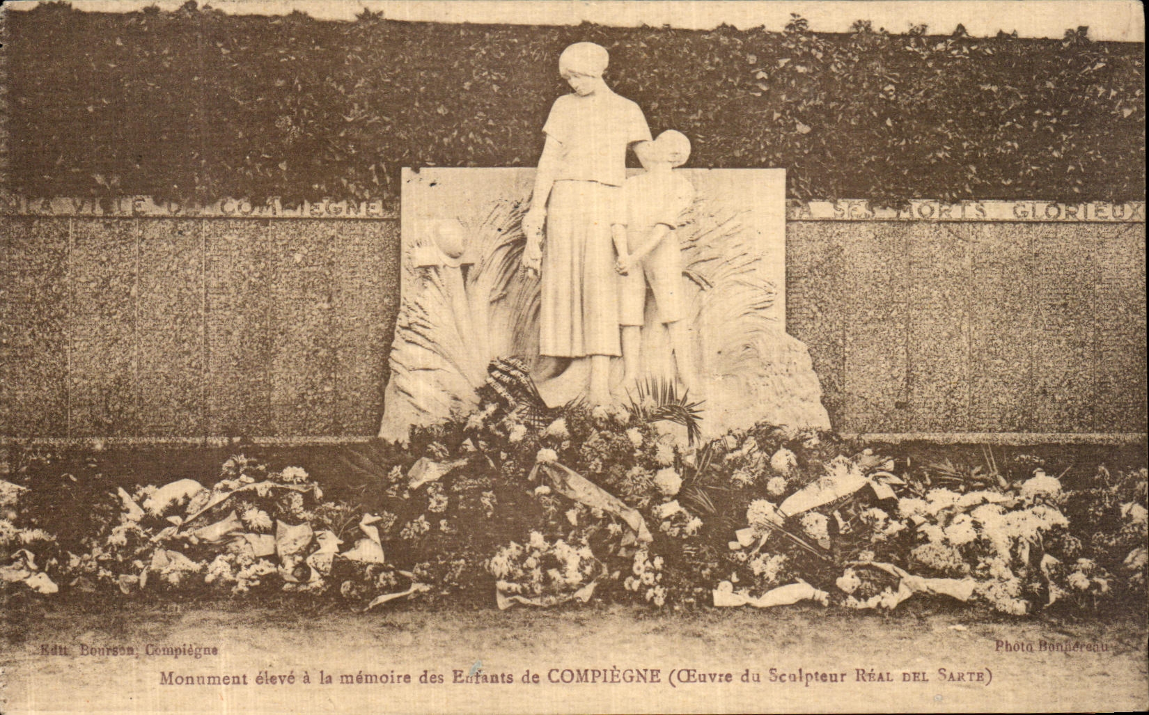 VINTAGE POSTCARD Compiegne Monument raised with the memory of the children of Compiegne