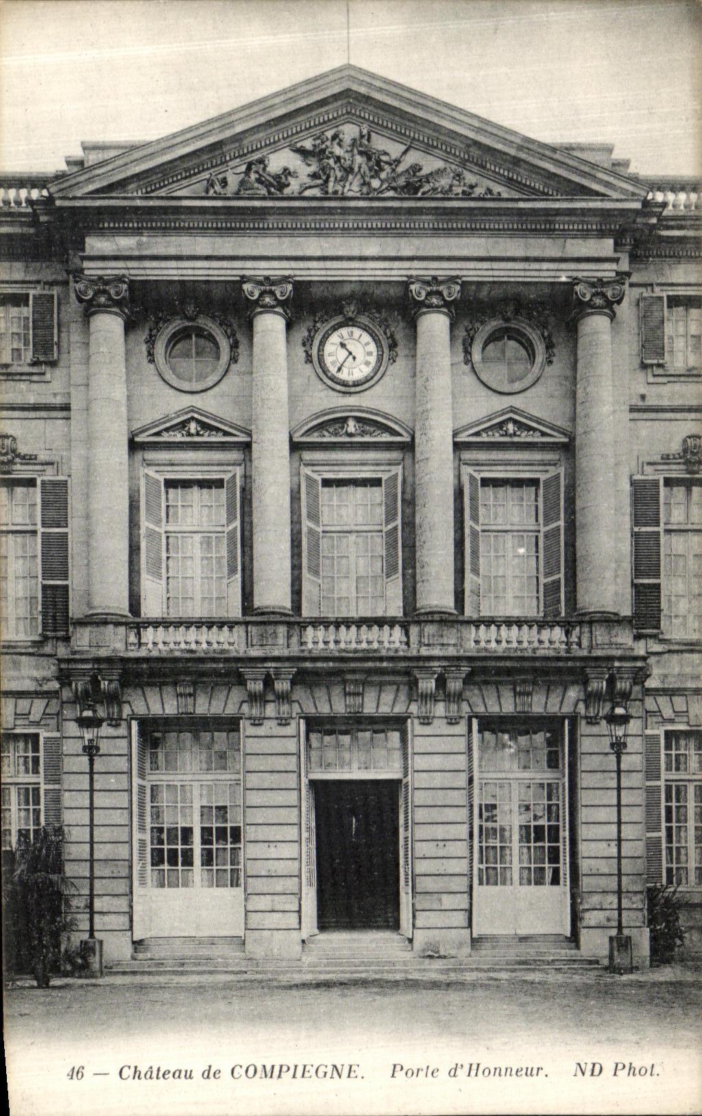 VINTAGE POSTCARD Castle of Compiegne Carries D Honneur