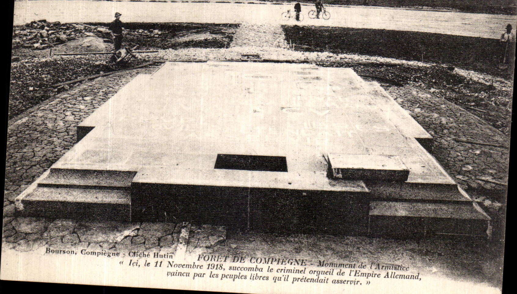 VINTAGE POSTCARD Compiegne Monument of L Militaria Armistice