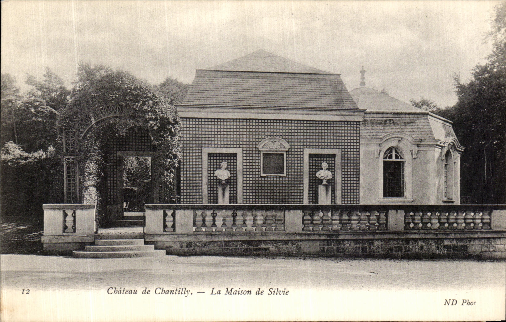 CPA Chateau De Chantilly La Maison de Silvie