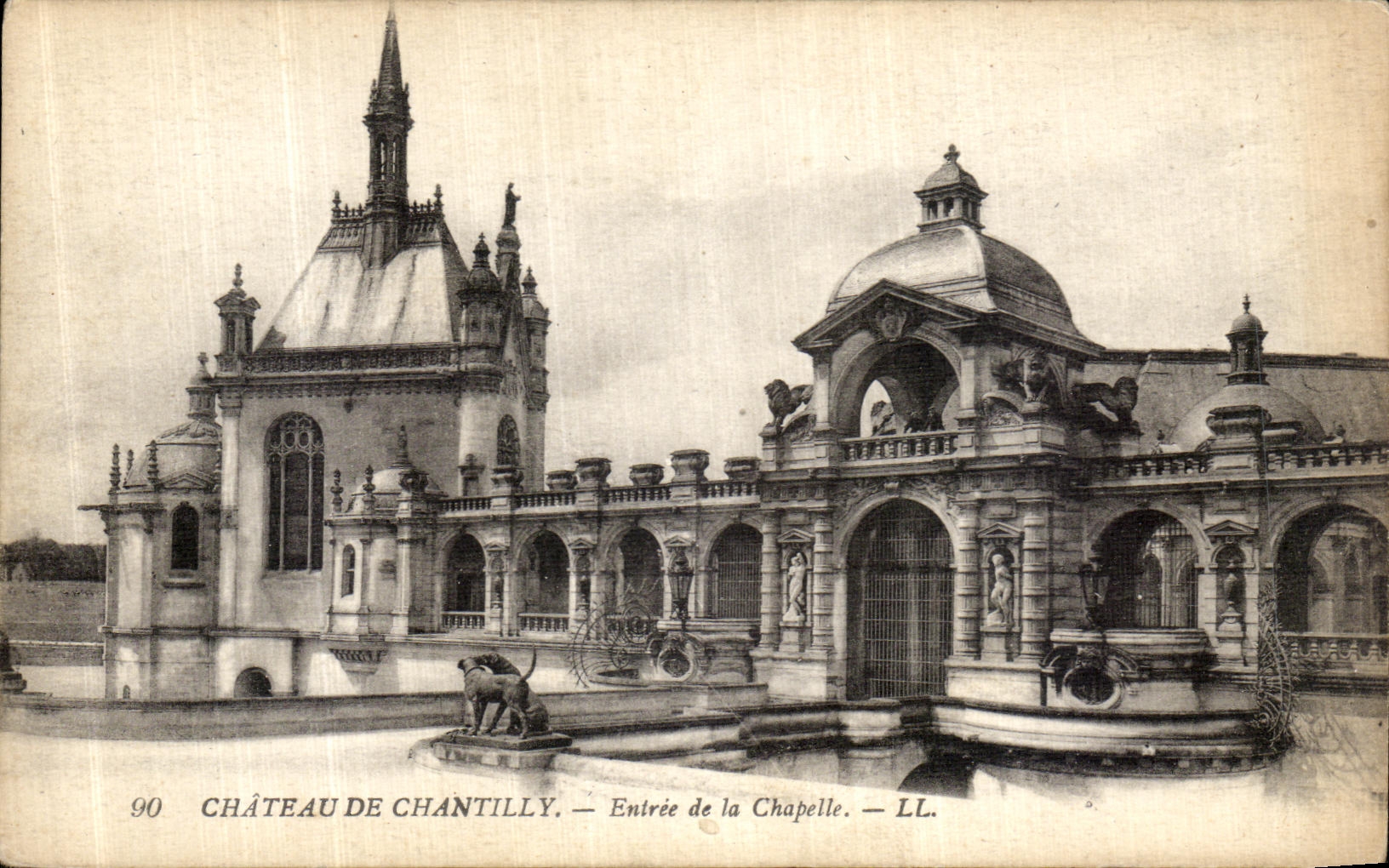 CPA Chateau de Chantilly Entree de la Chapelle