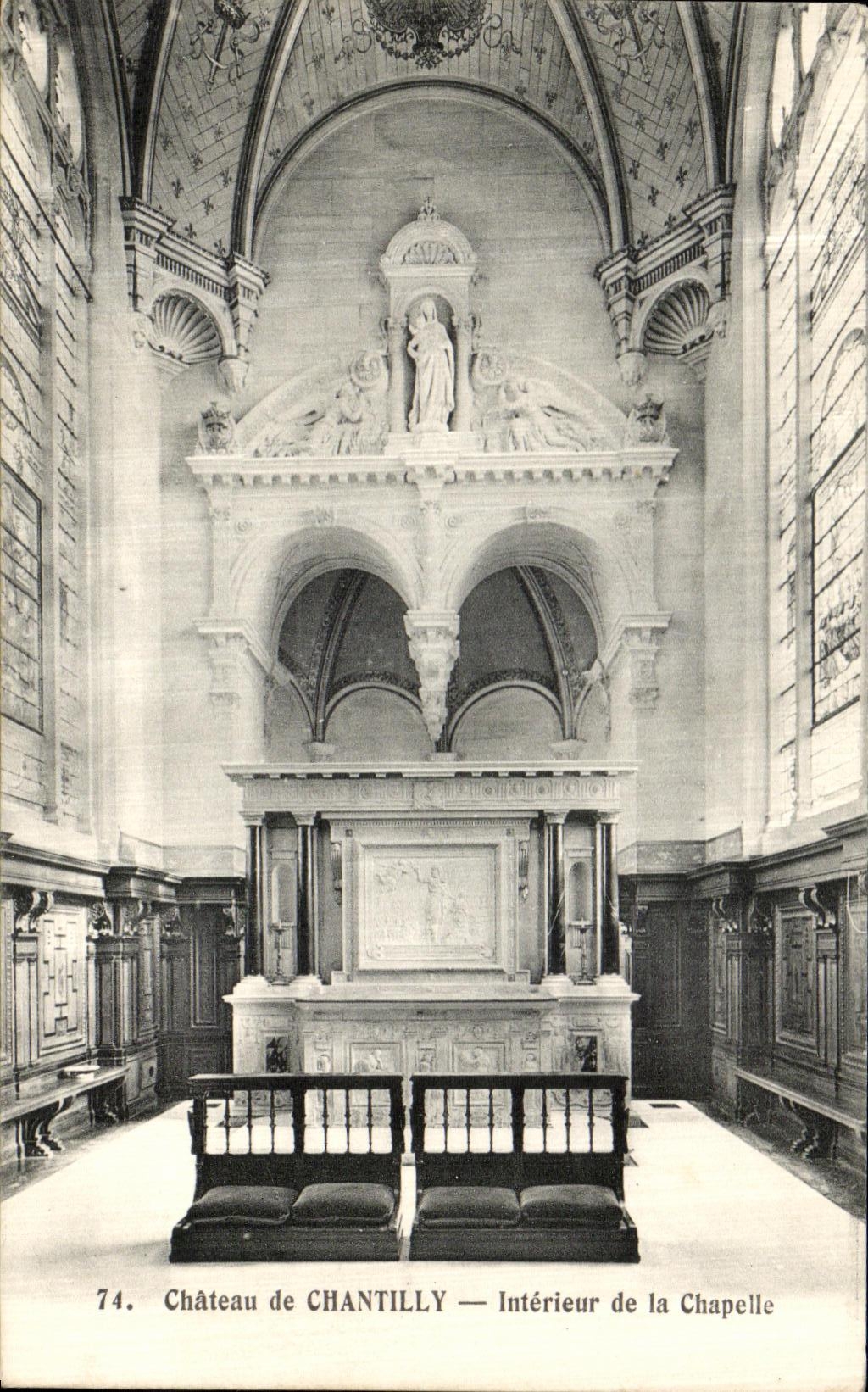CPA Chateau de Chantilly Interieur de la Chapelle