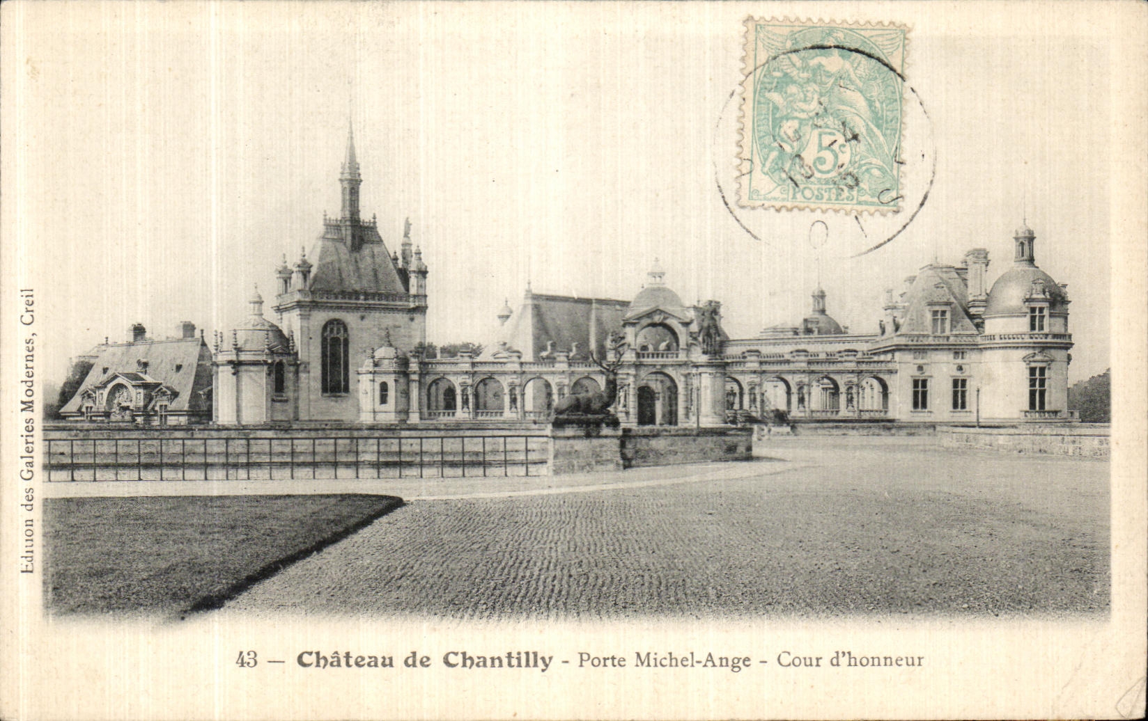 CPA Chateau De Chantilly Porte Michel Ange Cour d honneur