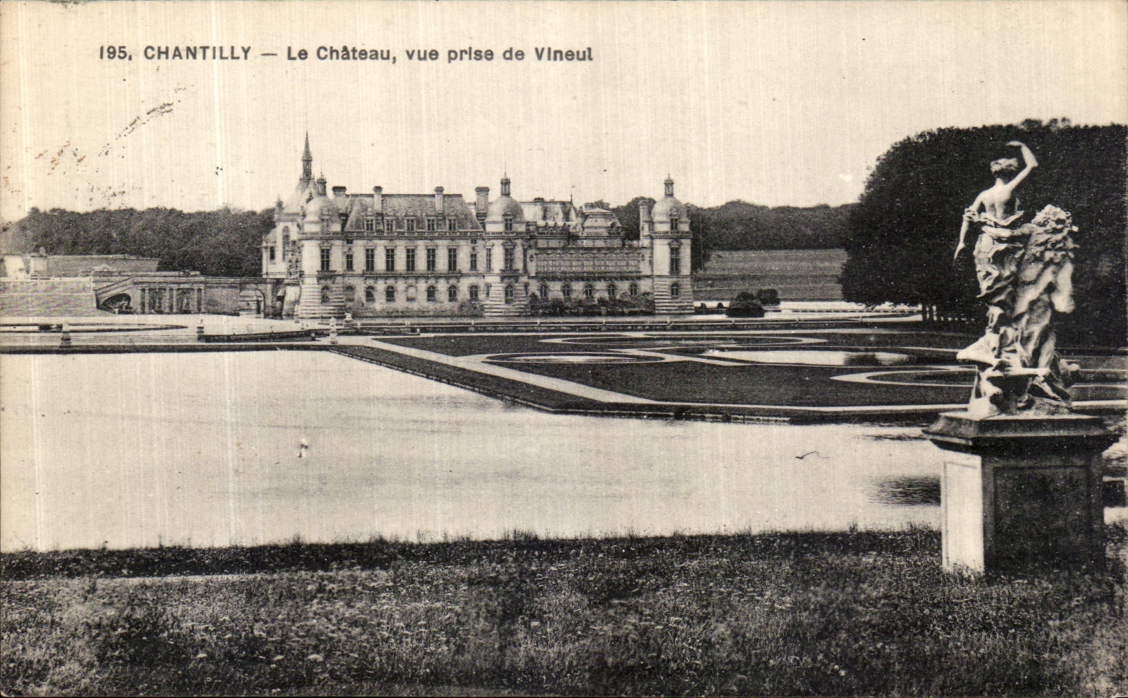 CPA Chantilly Le Chateau Vue Prise de Vineul
