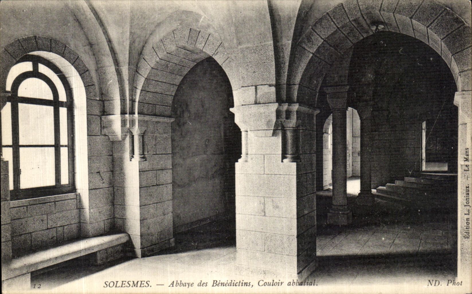 Abadia de Solesmes de la POSTAL de la VENDIMIA del pasillo de la abadia de los benedictinos