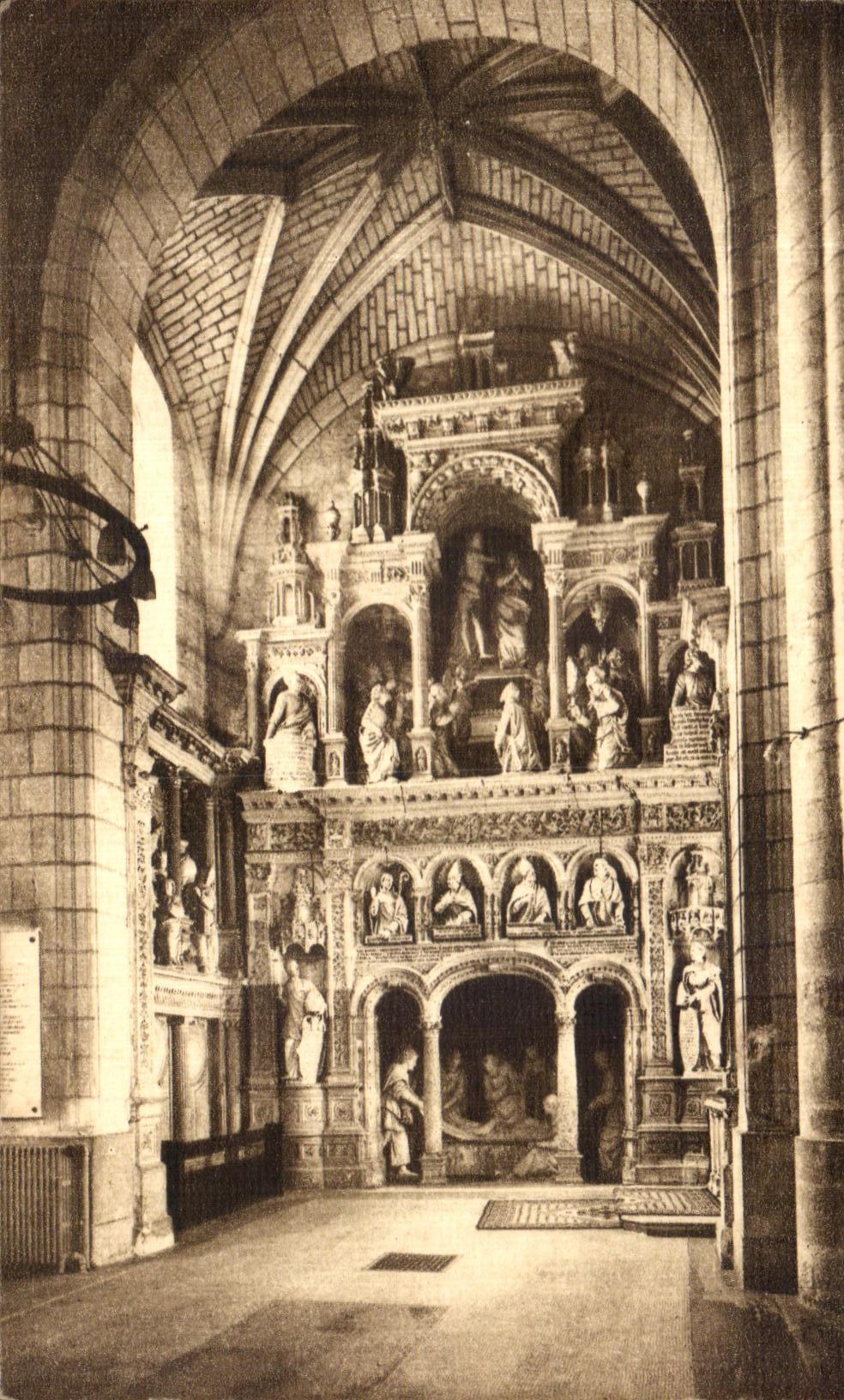 VINTAGE POSTCARD the Saints De Solesmes La Chapelle of Our Dome Transept of Left