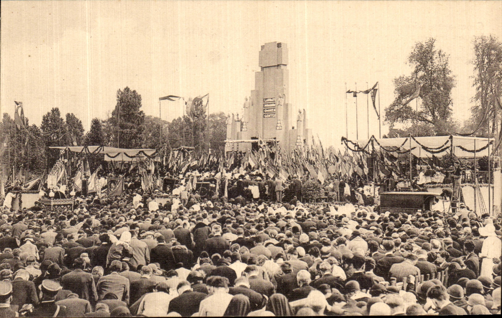 VINTAGE POSTCARD Lille Fiftieth anniversary of the international congers eucharistiquues Liegart Cardinal crowd and flags