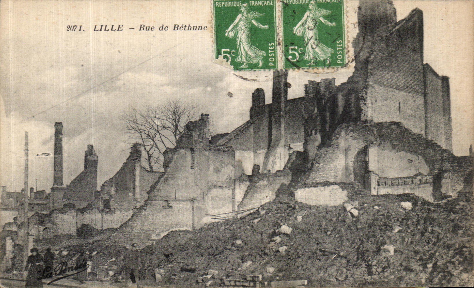 VINTAGE POSTCARD Lille Street of Bethune Militaria Ruins