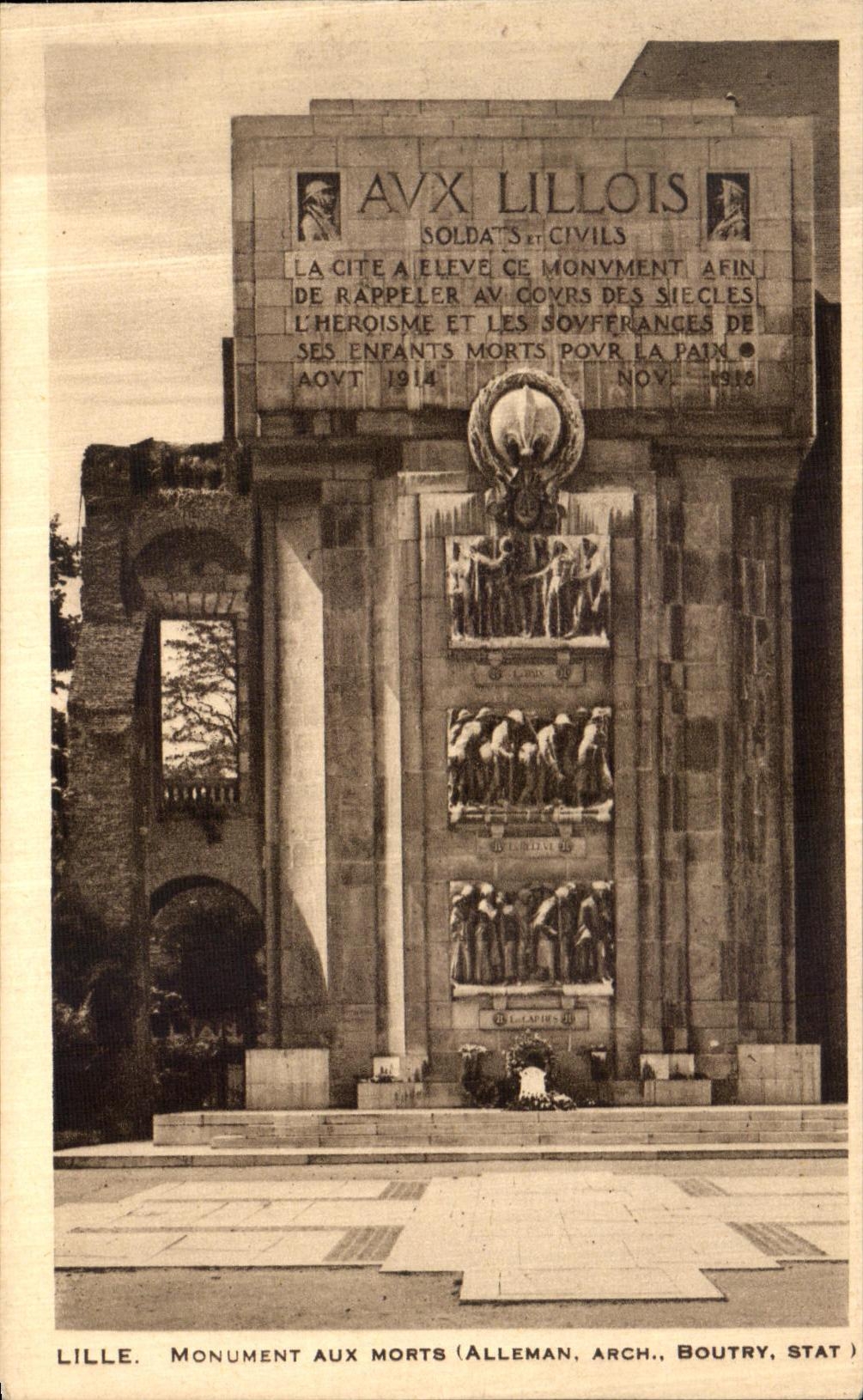 VINTAGE POSTCARD Lille War memorial