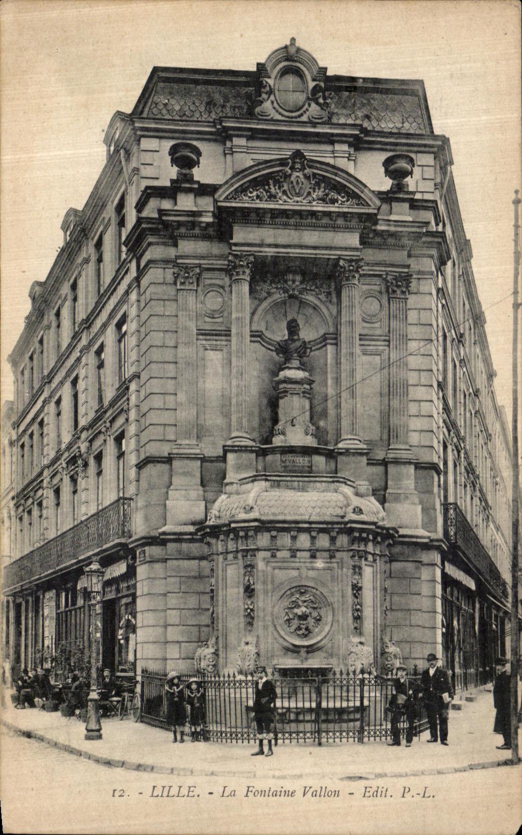 VINTAGE POSTCARD Lille the Fountain Small valley