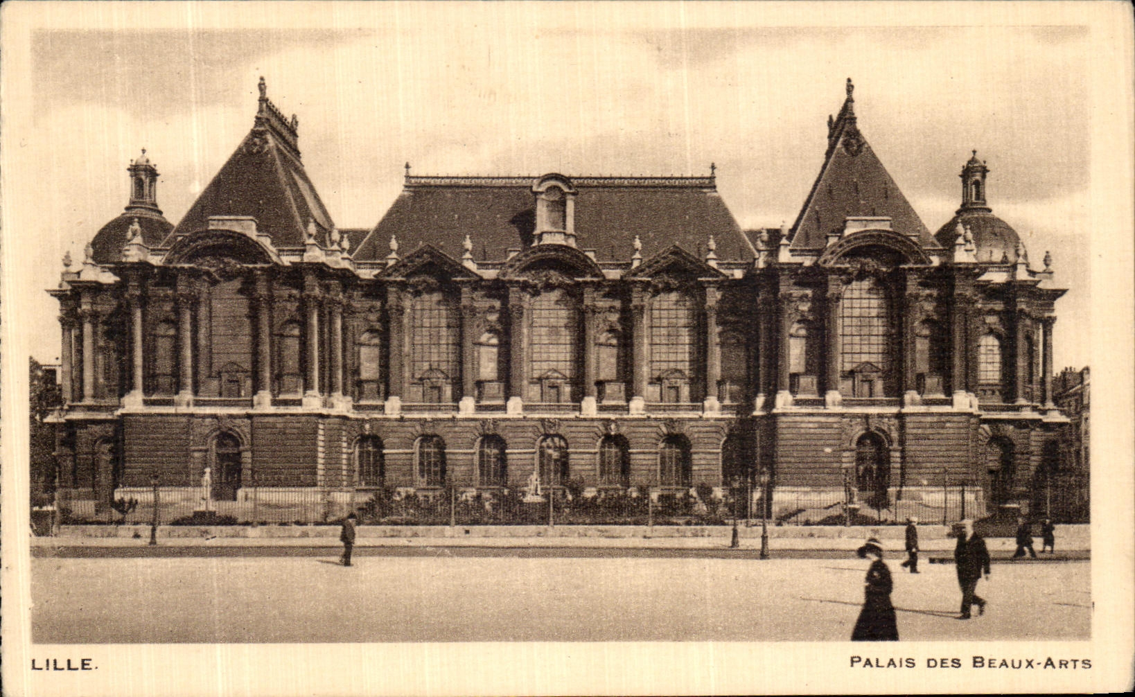 VINTAGE POSTCARD Lille Palate Of Beautiful arts