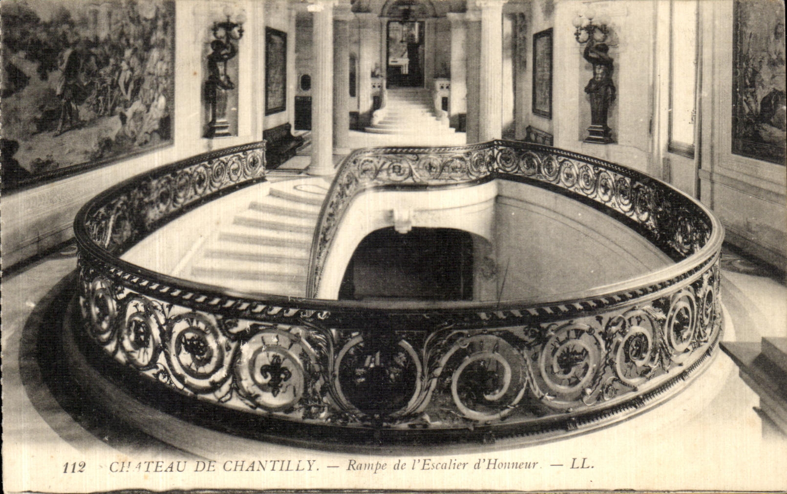 CPA Chateau De Chantilly Rampe de l Escalier d Houneur