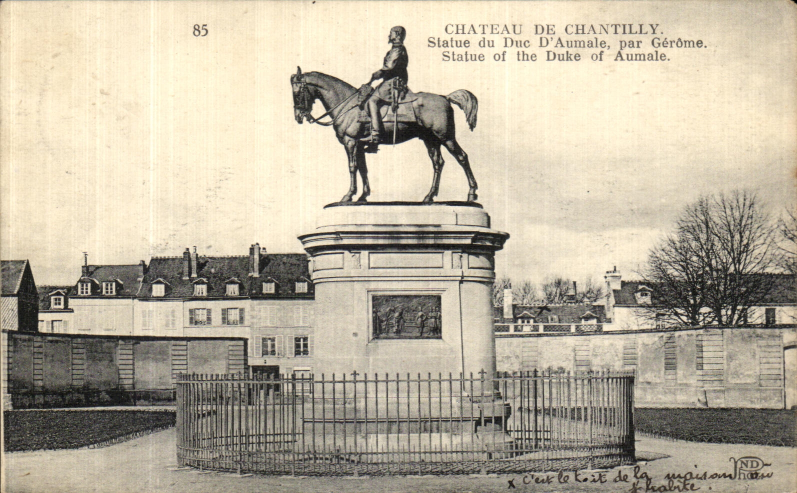 CPA Chateau De Chantilly Statue du Duc D Aumale par Gerome