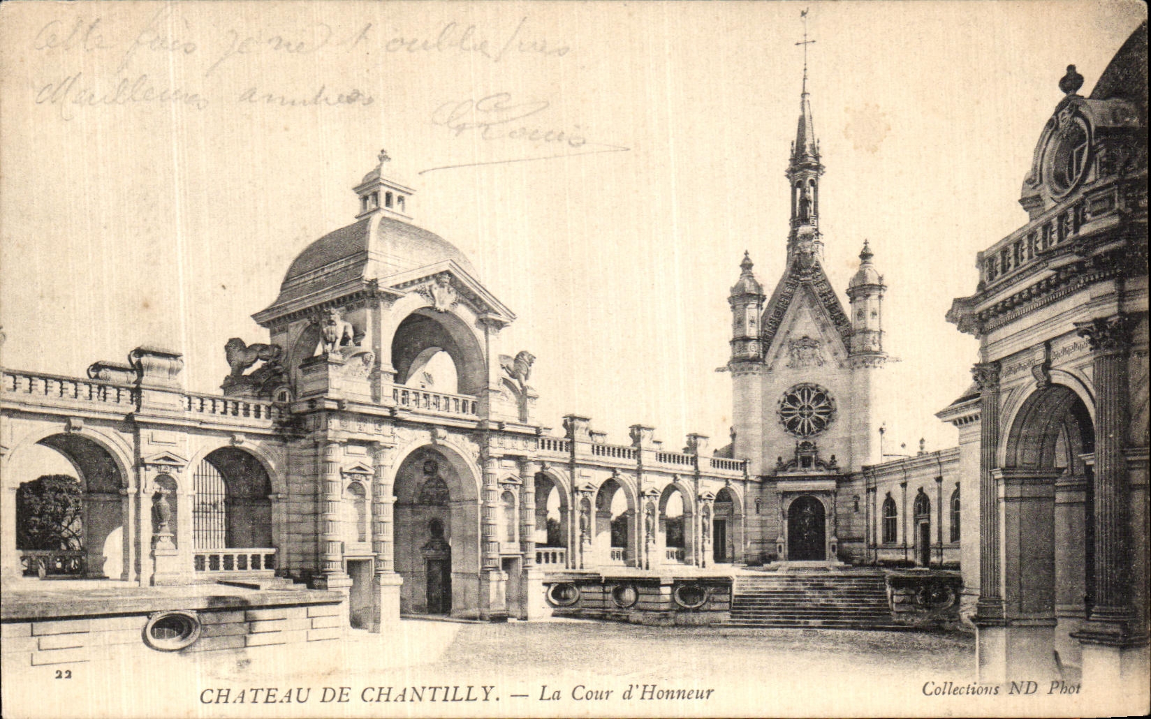 CPA Chateau de Chantilly La Cour d Honneur