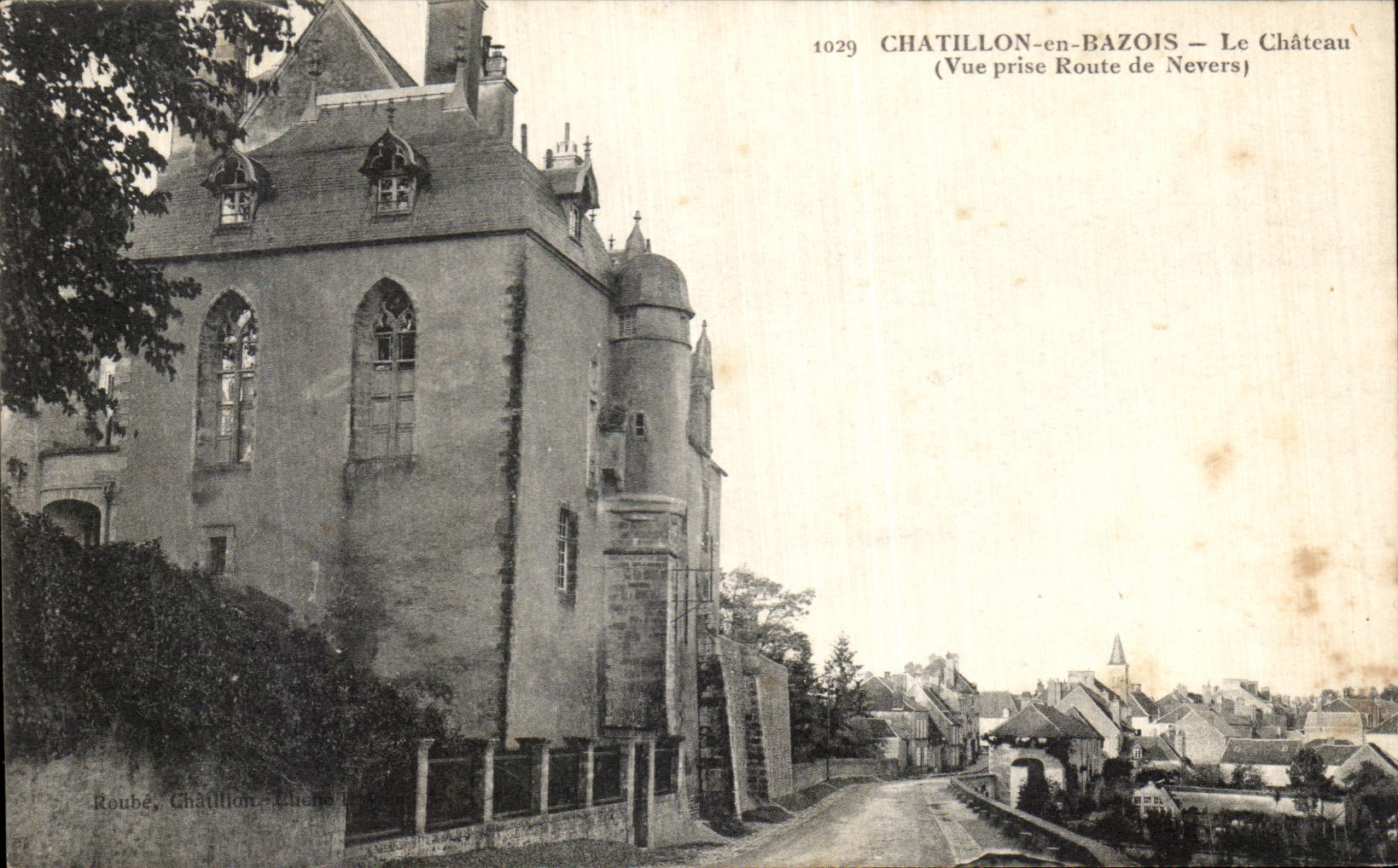 VINTAGE POSTCARD Chatillo in Bazois the Castle