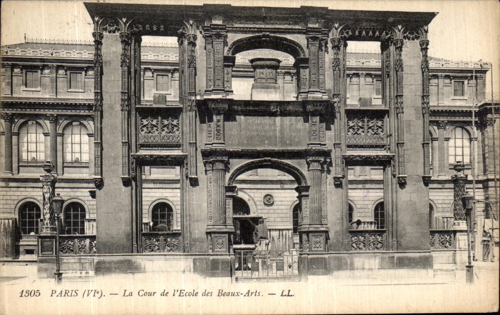 VINTAGE POSTCARD Paris Court of L School of Beaoux Arts