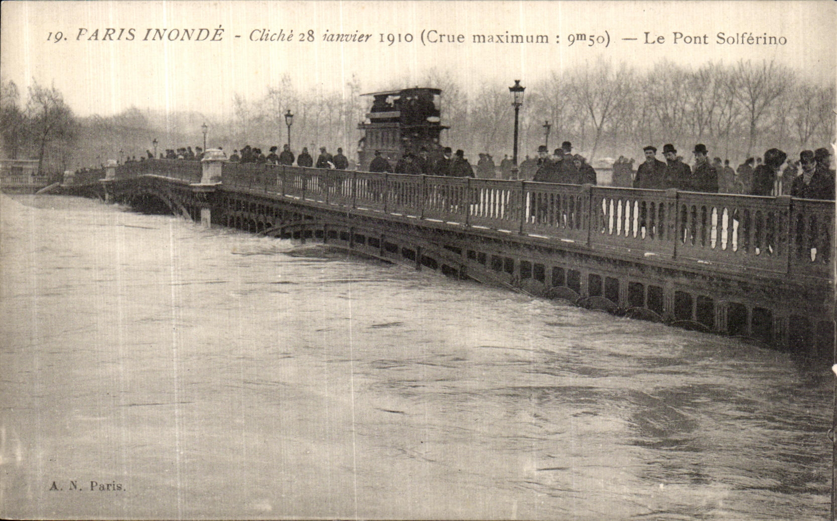CPA Paris Inonde Cliche janvier 1910 Le Pont Solferino