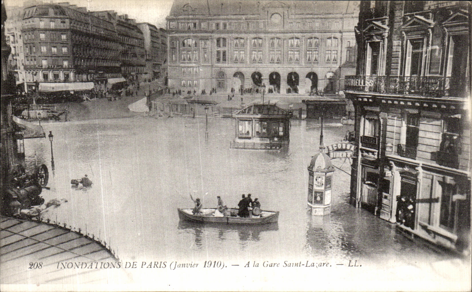 CPA Inondations de Paris Janvier 1910 A la gare de Saint Lazare