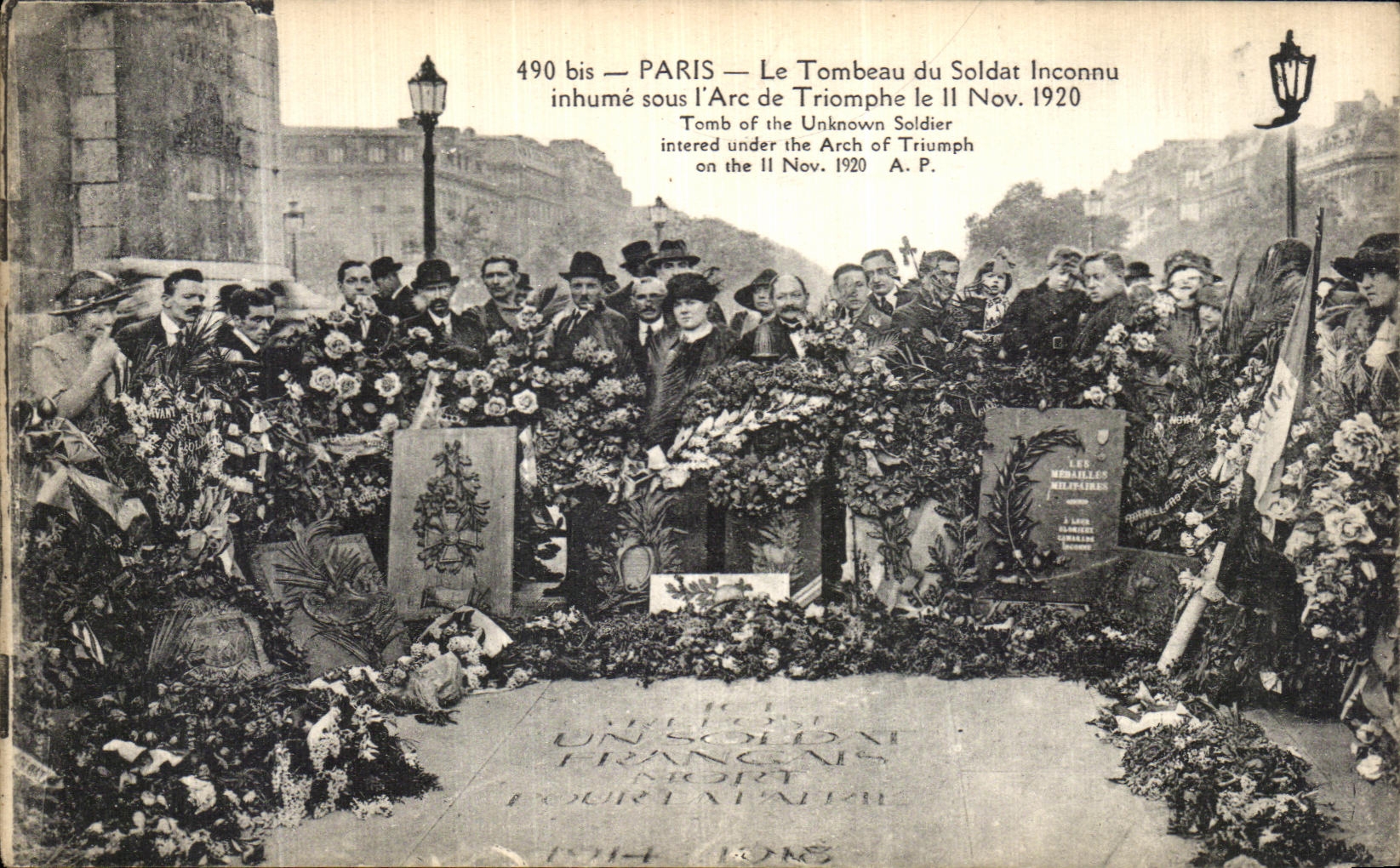 CPA Paris Le Tombeau du Soldat Inconnu inhume sous l Arc Triomphe