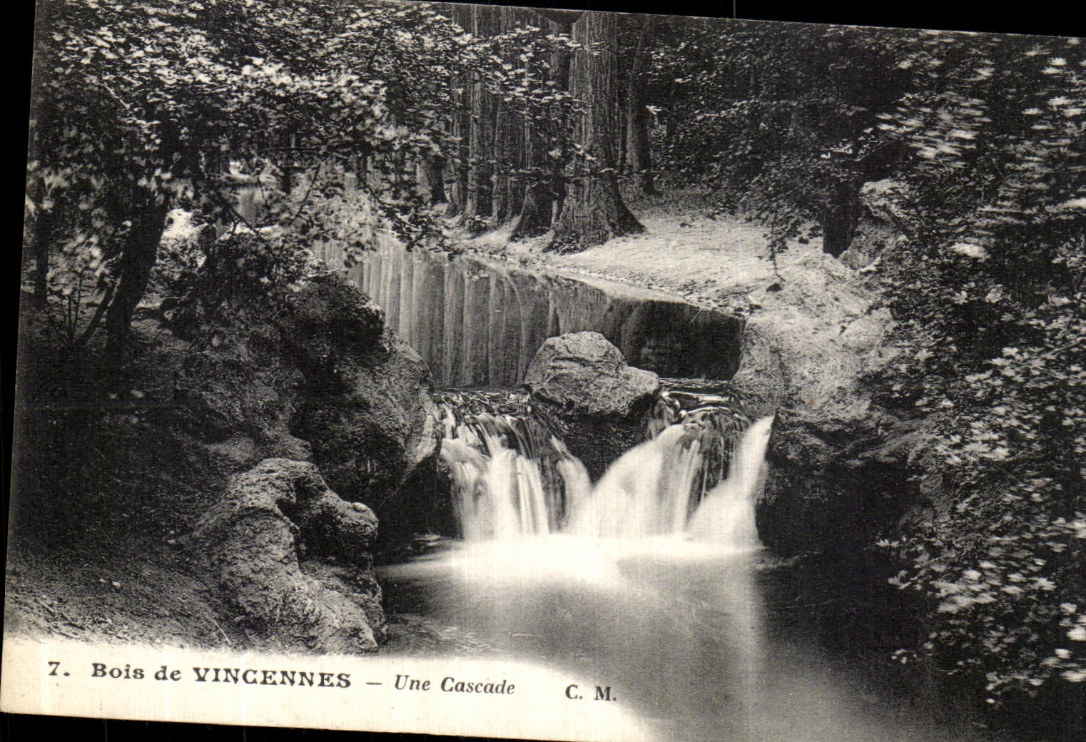 VINTAGE POSTCARD Wood of Vincennes a Cascade
