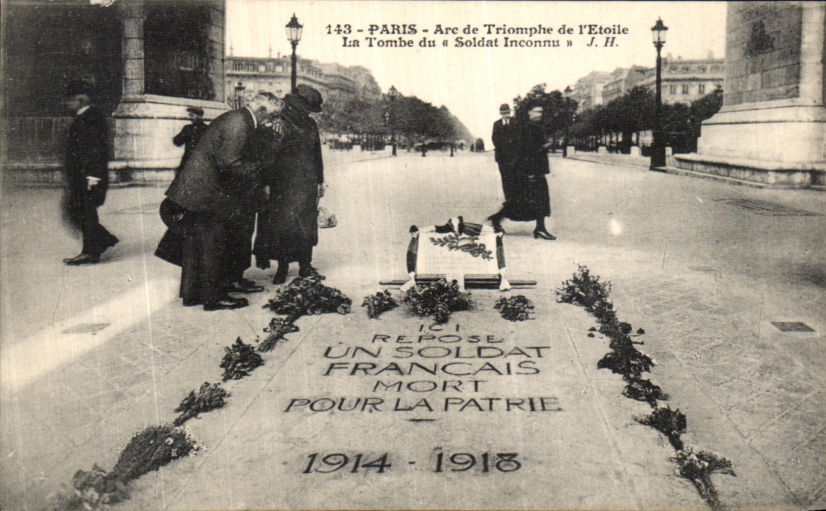 CPA Paris Arc de Triomphe de l Etoile La Tombe du Soldat Inconnu