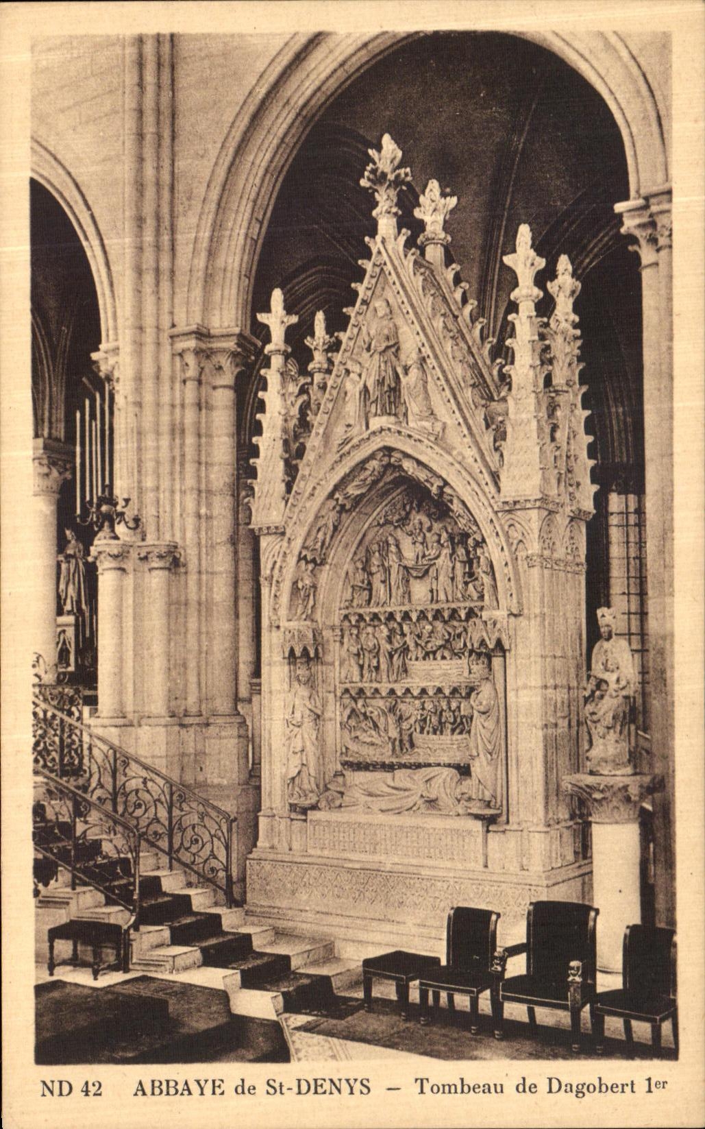 CPA Saint Denis Abbaye Tombeau de Dagobert 1er
